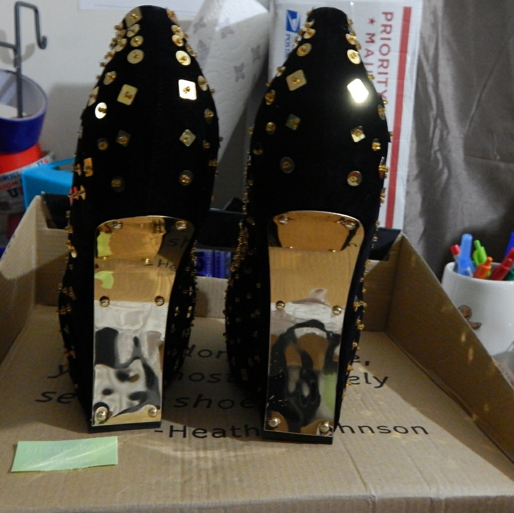 Black & Gold Velvet Wedges - Picture 2 of 6